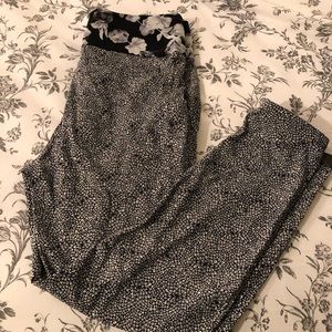 Lululemon floral cropped trousers